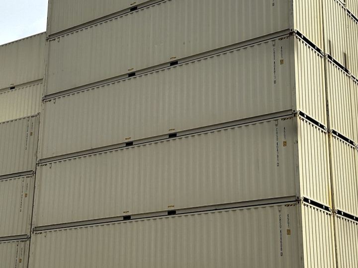 40' High Cube shipping container